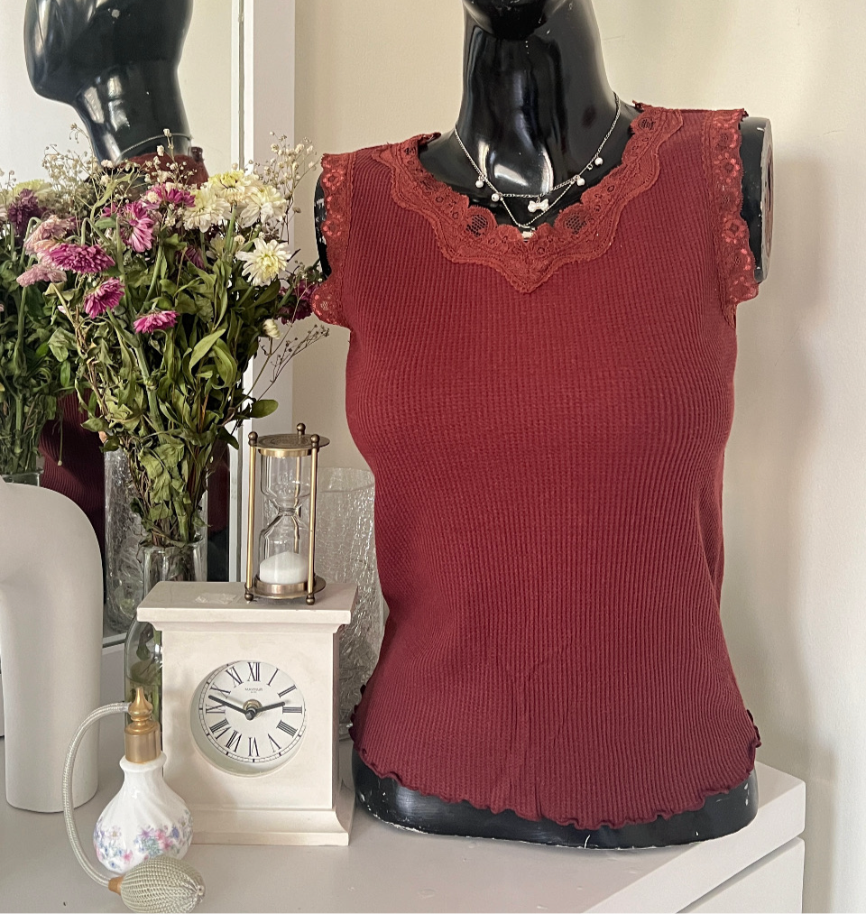 Maroon lace tank