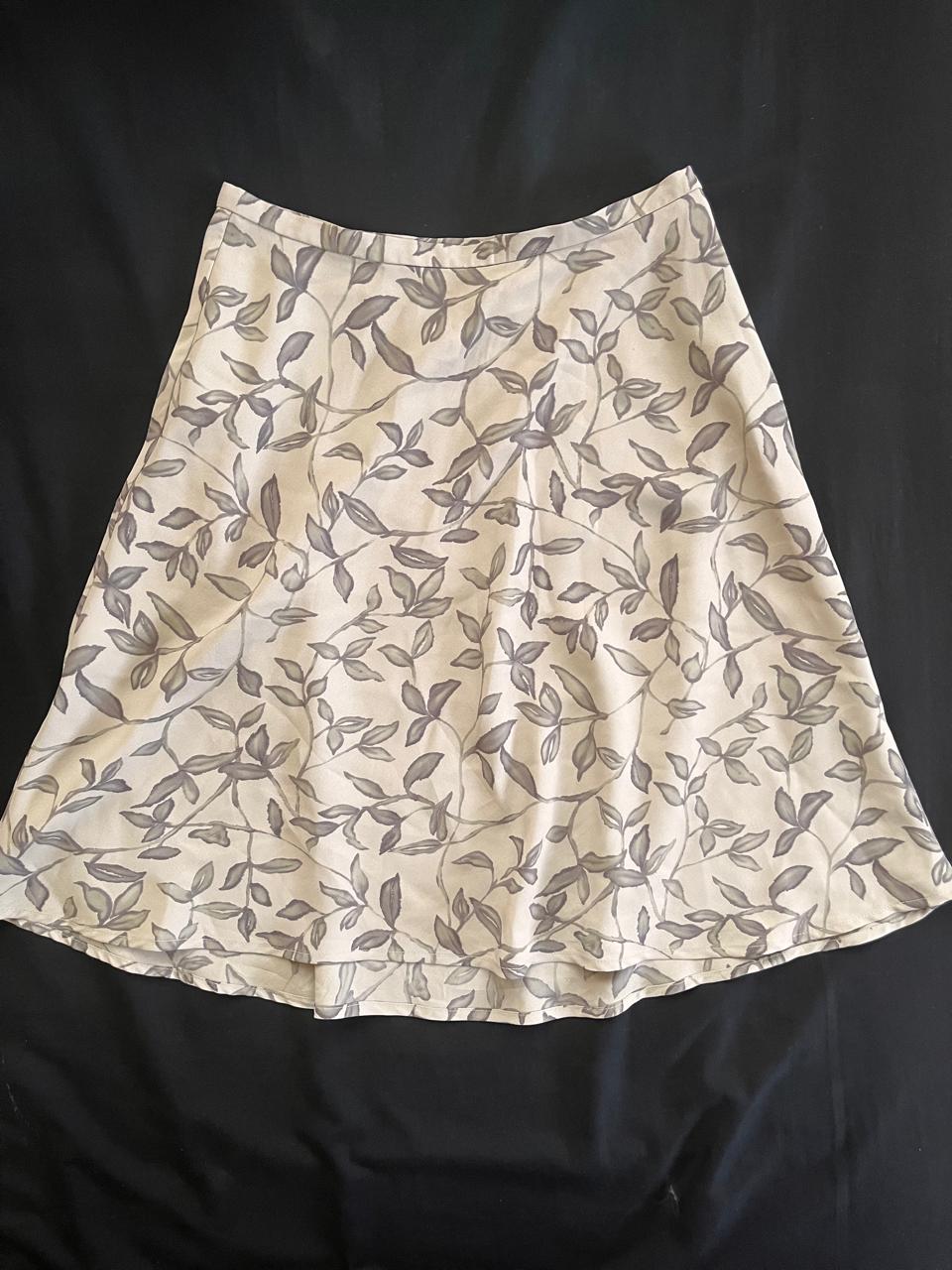 Knee length leaf skirt